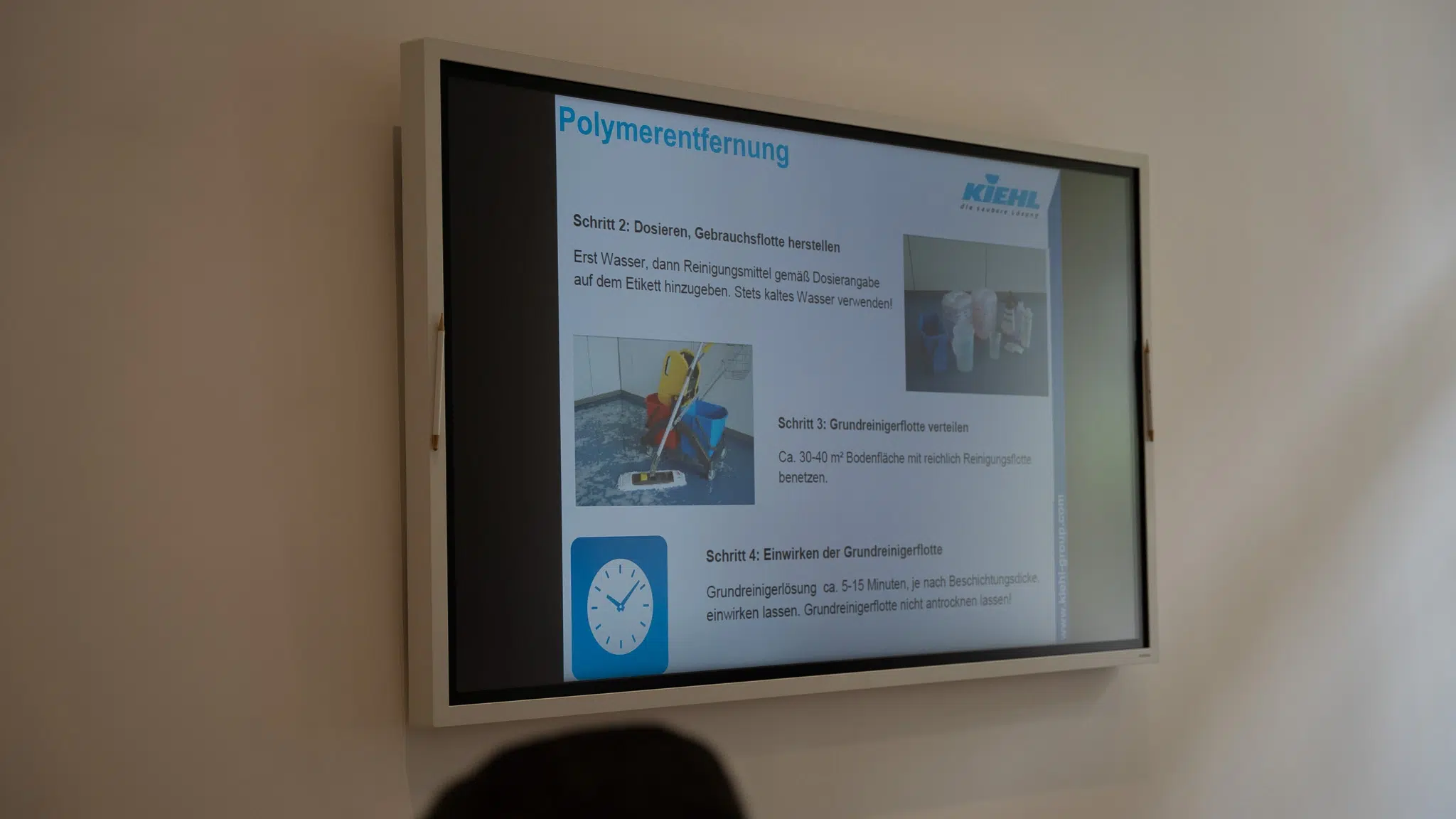 Präsentationsfolie zur Polymerentfernung bei Kiehl-Produktschulung in Berlin.