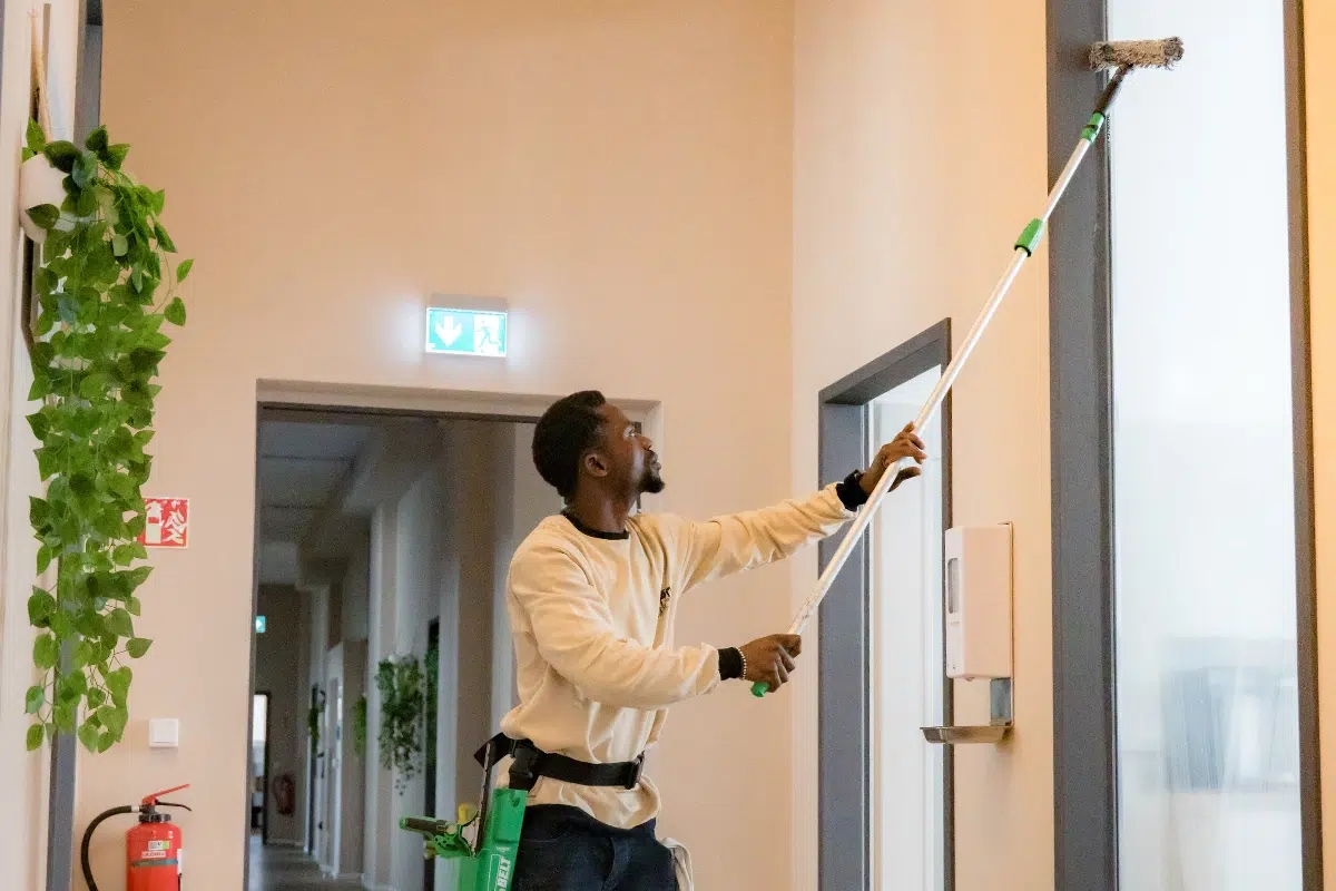 glasreinigun capital-infradienst-teaser-dienstleistungen-glasreinigung in berlin