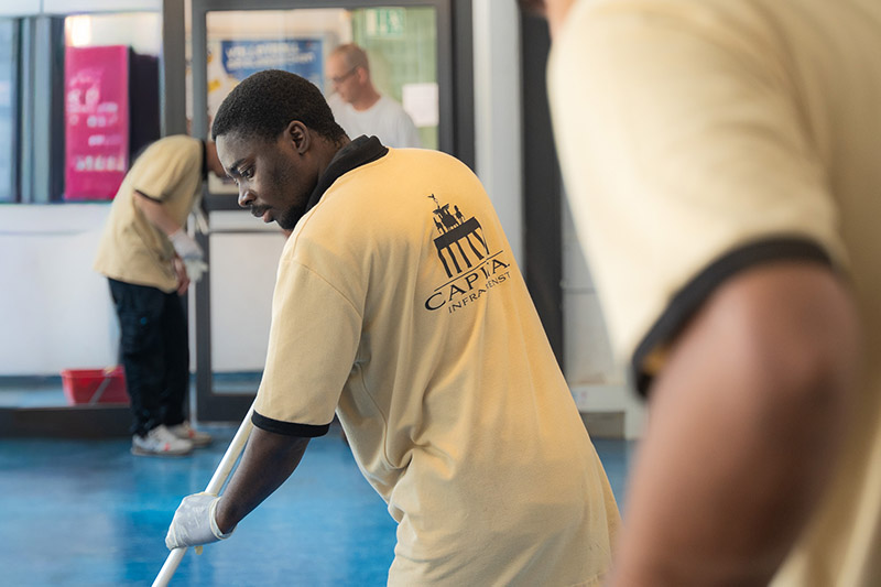 Werterhalt und Mitarbeitergesundheit durch die professionelle Büroreinigung von Capital Infradienst in Berlin.
